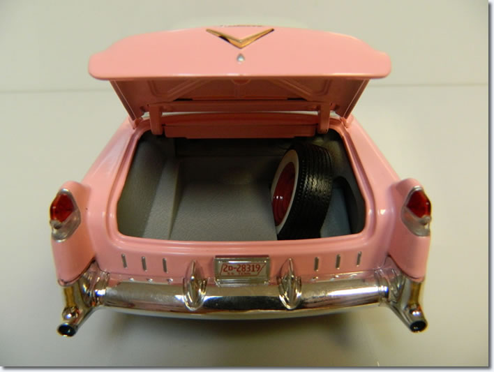 Elvis Presleys 1955 Fleetwood'Pink' Cadillac S60 1 24 Authentic DieCast